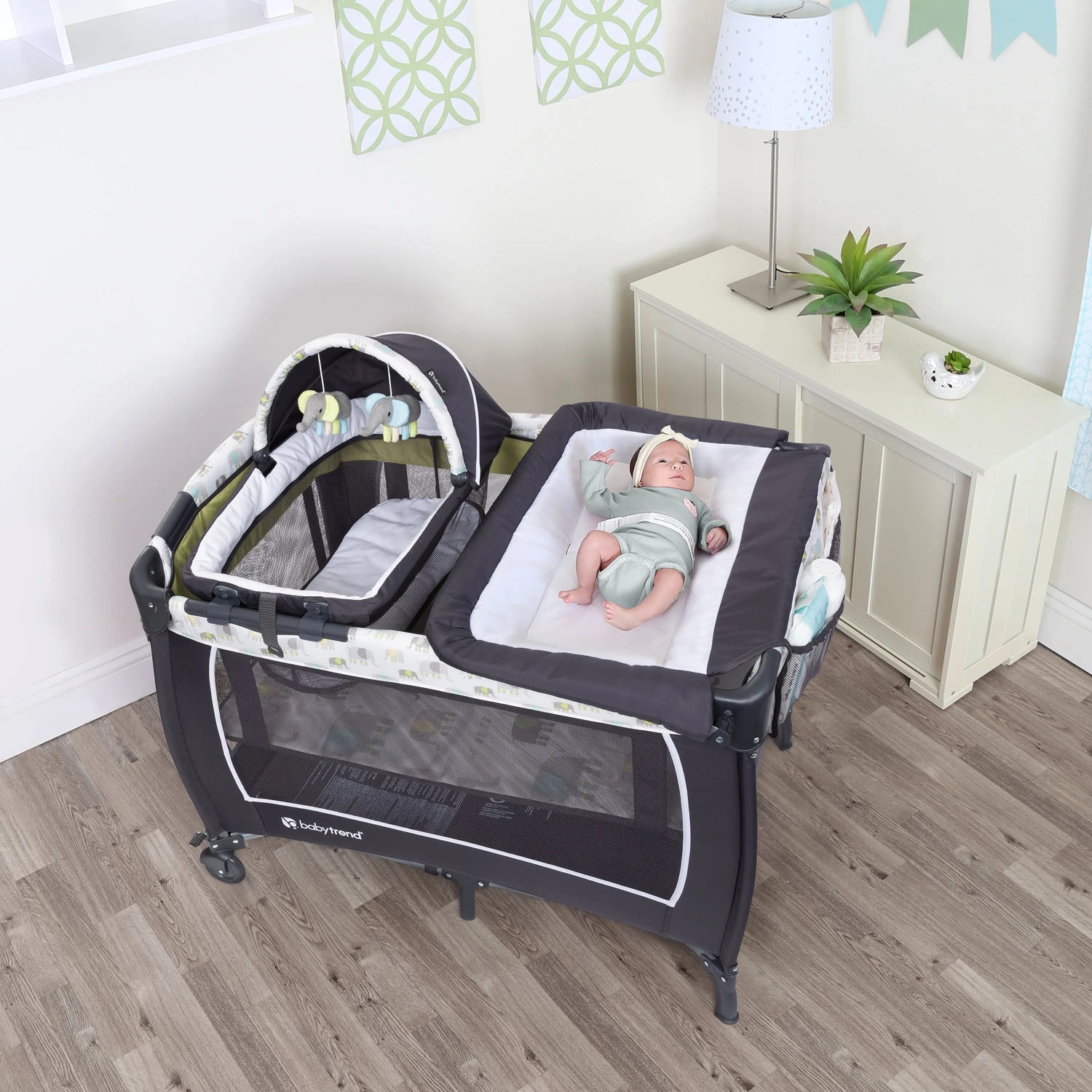 Baby Trend Lil Snooze Deluxe II Nursery Center Playard in Sockorama